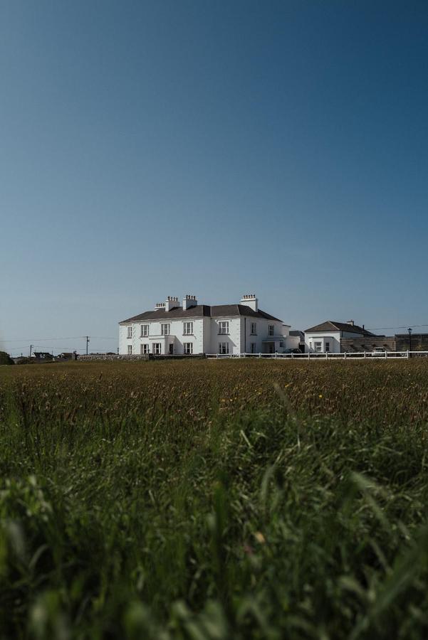 Armada House Hotell Spanish Point Eksteriør bilde